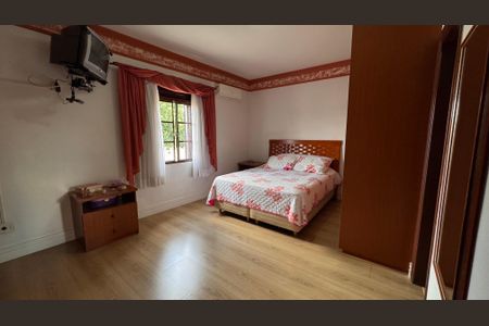 Casa à venda com 224m², 4 quartos e 6 vagasSuíte