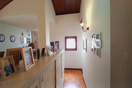 Casa de condomínio à venda com 363m², 4 quartos e 4 vagas Casa de condomínio à venda com 363m², 4 quartos e 4 vagasCorredor