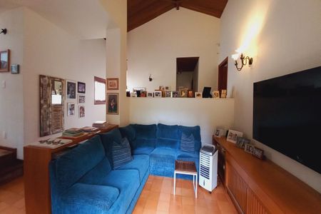 Casa de condomínio à venda com 363m², 4 quartos e 4 vagas Casa de condomínio à venda com 363m², 4 quartos e 4 vagasSala de TV