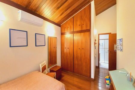 Casa de condomínio à venda com 363m², 4 quartos e 4 vagas Casa de condomínio à venda com 363m², 4 quartos e 4 vagasQuarto 3 - Suíte