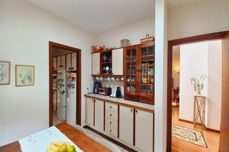 Casa de condomínio à venda com 363m², 4 quartos e 4 vagas Casa de condomínio à venda com 363m², 4 quartos e 4 vagasCopa