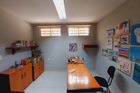 Casa de condomínio à venda com 363m², 4 quartos e 4 vagas Casa de condomínio à venda com 363m², 4 quartos e 4 vagasEscritório