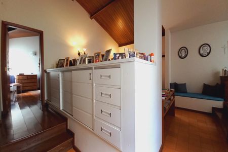 Casa de condomínio à venda com 363m², 4 quartos e 4 vagas Casa de condomínio à venda com 363m², 4 quartos e 4 vagasCorredor