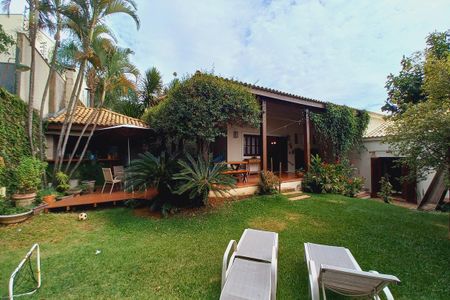 Casa de condomínio à venda com 363m², 4 quartos e 4 vagas Casa de condomínio à venda com 363m², 4 quartos e 4 vagasÁrea comum