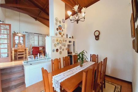 Casa de condomínio à venda com 363m², 4 quartos e 4 vagas Casa de condomínio à venda com 363m², 4 quartos e 4 vagasSala de Jantar