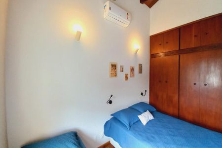 Casa de condomínio à venda com 363m², 4 quartos e 4 vagas Casa de condomínio à venda com 363m², 4 quartos e 4 vagasQuarto 2