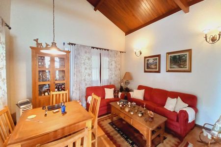 Casa de condomínio à venda com 363m², 4 quartos e 4 vagas Casa de condomínio à venda com 363m², 4 quartos e 4 vagasSala de Estar