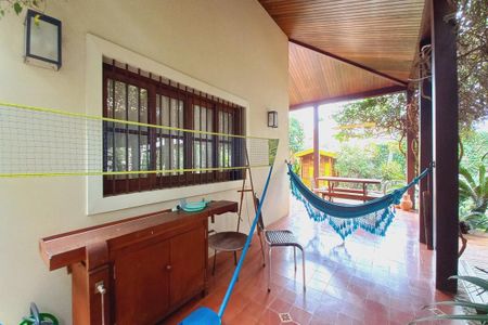 Casa de condomínio à venda com 363m², 4 quartos e 4 vagas Casa de condomínio à venda com 363m², 4 quartos e 4 vagasVaranda da Sala