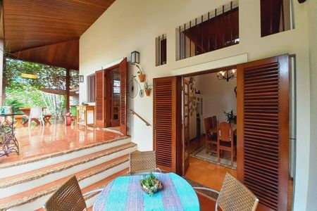 Casa de condomínio à venda com 363m², 4 quartos e 4 vagas Casa de condomínio à venda com 363m², 4 quartos e 4 vagasVaranda da Sala