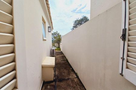 Casa de condomínio à venda com 363m², 4 quartos e 4 vagas Casa de condomínio à venda com 363m², 4 quartos e 4 vagasVista da Suíte 4