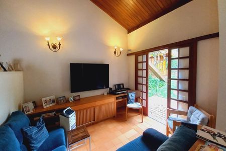 Casa de condomínio à venda com 363m², 4 quartos e 4 vagas Casa de condomínio à venda com 363m², 4 quartos e 4 vagasSala de TV