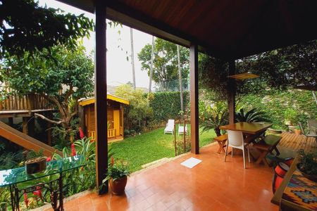 Casa de condomínio à venda com 363m², 4 quartos e 4 vagas Casa de condomínio à venda com 363m², 4 quartos e 4 vagasVista da Sala de Estar