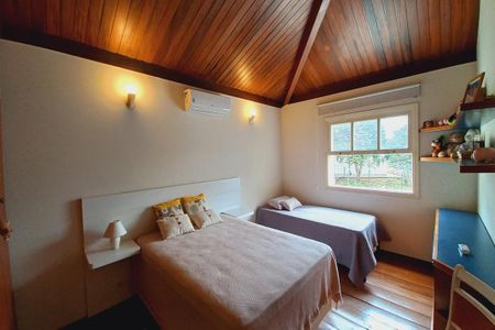 Casa de condomínio à venda com 363m², 4 quartos e 4 vagas Casa de condomínio à venda com 363m², 4 quartos e 4 vagasQuarto 1