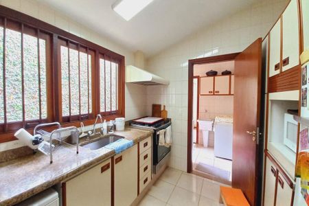 Casa de condomínio à venda com 363m², 4 quartos e 4 vagas Casa de condomínio à venda com 363m², 4 quartos e 4 vagasCozinha