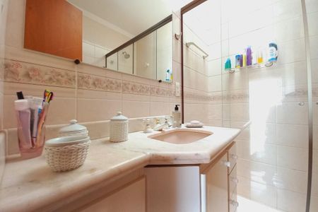 Casa de condomínio à venda com 363m², 4 quartos e 4 vagas Casa de condomínio à venda com 363m², 4 quartos e 4 vagasBanheiro da Suíte 3