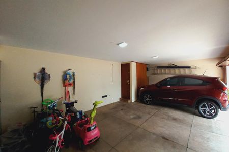 Casa de condomínio à venda com 363m², 4 quartos e 4 vagas Casa de condomínio à venda com 363m², 4 quartos e 4 vagasGaragem