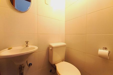 Casa de condomínio à venda com 363m², 4 quartos e 4 vagas Casa de condomínio à venda com 363m², 4 quartos e 4 vagasLavabo