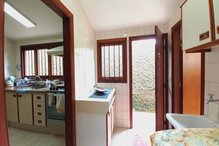 Casa de condomínio à venda com 363m², 4 quartos e 4 vagas Casa de condomínio à venda com 363m², 4 quartos e 4 vagasÁrea de Serviço