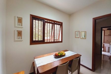 Casa de condomínio à venda com 363m², 4 quartos e 4 vagas Casa de condomínio à venda com 363m², 4 quartos e 4 vagasCopa