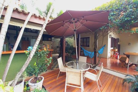 Casa de condomínio à venda com 363m², 4 quartos e 4 vagas Casa de condomínio à venda com 363m², 4 quartos e 4 vagasÁrea comum