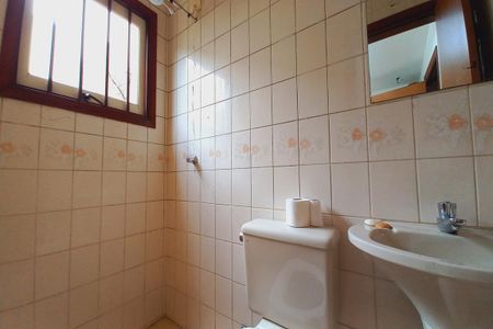 Casa de condomínio à venda com 363m², 4 quartos e 4 vagas Casa de condomínio à venda com 363m², 4 quartos e 4 vagasBanheiro de Serviço