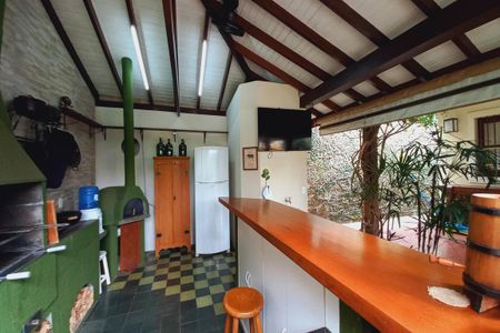 Casa de condomínio à venda com 363m², 4 quartos e 4 vagas Casa de condomínio à venda com 363m², 4 quartos e 4 vagasÁrea comum - Churrasqueira