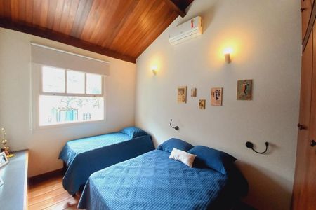 Casa de condomínio à venda com 363m², 4 quartos e 4 vagas Casa de condomínio à venda com 363m², 4 quartos e 4 vagasQuarto 2