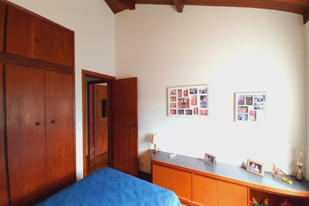 Casa de condomínio à venda com 363m², 4 quartos e 4 vagas Casa de condomínio à venda com 363m², 4 quartos e 4 vagasQuarto 2