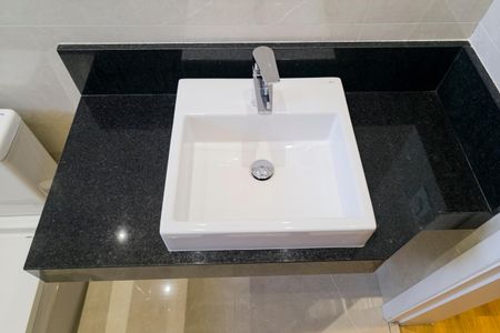 Casa de condomínio para alugar com 664m², 3 quartos e 4 vagasBanheiro