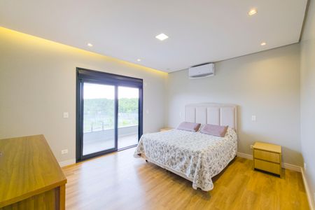 Casa de condomínio para alugar com 664m², 3 quartos e 4 vagasSuíte