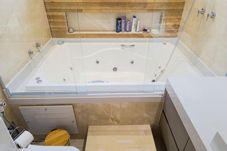 Casa de condomínio para alugar com 664m², 3 quartos e 4 vagasBanheiro da Suíte