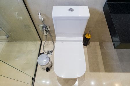 Casa de condomínio para alugar com 664m², 3 quartos e 4 vagasBanheiro