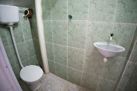 Casa para alugar com 58m², 1 quarto e 1 vaga Casa para alugar com 58m², 1 quarto e 1 vagaBanheiro de Serviço