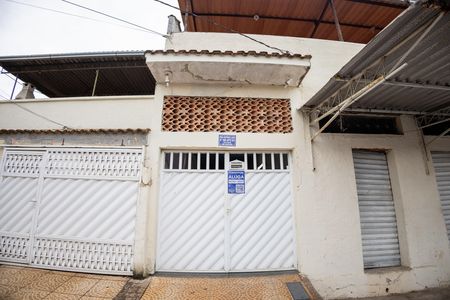 Casa para alugar com 58m², 1 quarto e 1 vaga Casa para alugar com 58m², 1 quarto e 1 vagaFachada