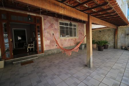 Casa à venda com 360m², 3 quartos e 5 vagasVaranda - Garagem