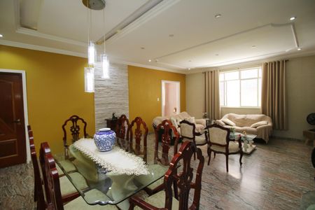 Casa à venda com 360m², 3 quartos e 5 vagasSala