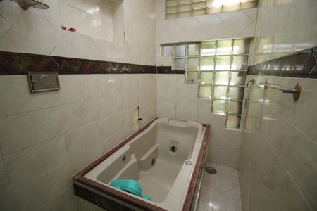Casa à venda com 360m², 3 quartos e 5 vagasBanheiro da Suíte Banheira