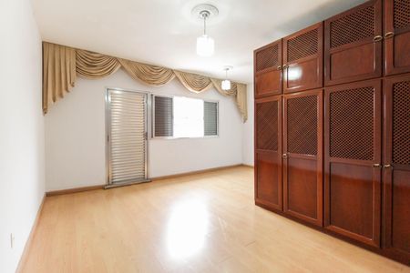 Casa à venda com 180m², 3 quartos e 3 vagasSuíte