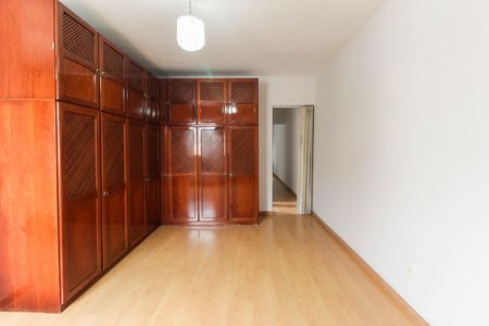 Casa à venda com 180m², 3 quartos e 3 vagasSuíte
