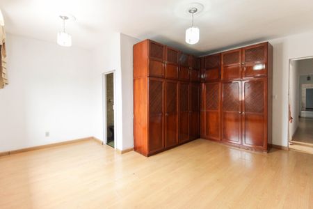 Casa à venda com 180m², 3 quartos e 3 vagasSuíte