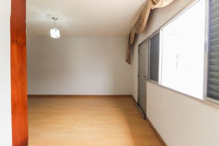 Casa à venda com 180m², 3 quartos e 3 vagasSuíte