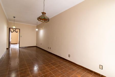 Casa à venda com 270m², 8 quartos e 3 vagasSala