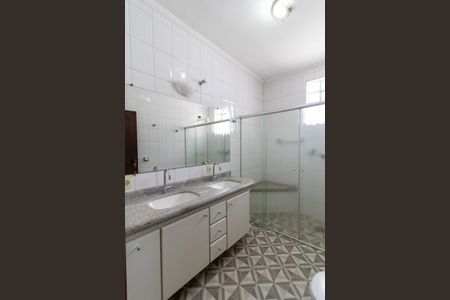 Casa à venda com 270m², 8 quartos e 3 vagasBanheiro