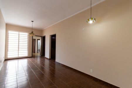 Casa à venda com 270m², 8 quartos e 3 vagasSala