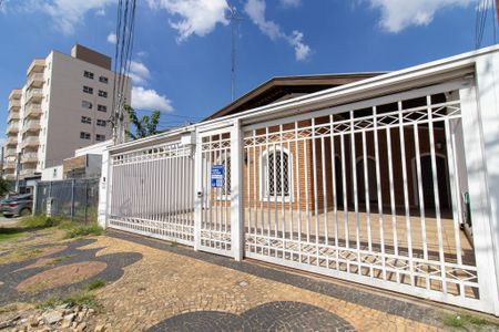 Casa à venda com 270m², 8 quartos e 3 vagasFachada