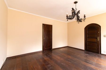 Casa à venda com 270m², 8 quartos e 3 vagasSala