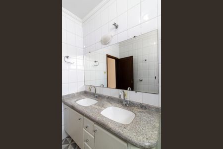 Casa à venda com 270m², 8 quartos e 3 vagasBanheiro