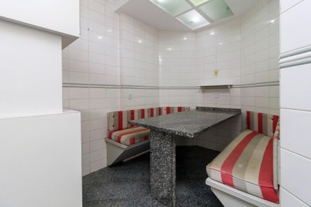 Apartamento para alugar com 190m², 3 quartos e 3 vagas Apartamento para alugar com 190m², 3 quartos e 3 vagasCozinha