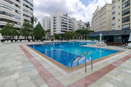 Apartamento para alugar com 190m², 3 quartos e 3 vagas Apartamento para alugar com 190m², 3 quartos e 3 vagasÁrea Comum - Piscina