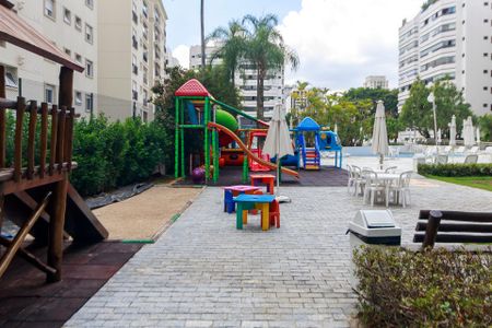Apartamento para alugar com 190m², 3 quartos e 3 vagas Apartamento para alugar com 190m², 3 quartos e 3 vagasÁrea Comum - Playground